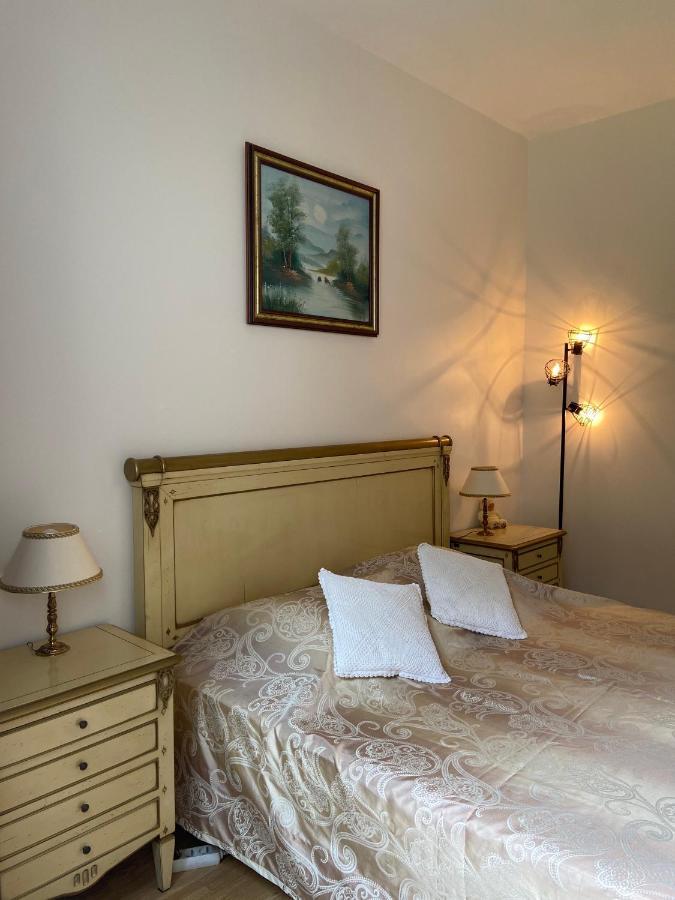 Les Grands Tilleuls Bed & Breakfast Guignes ภายนอก รูปภาพ